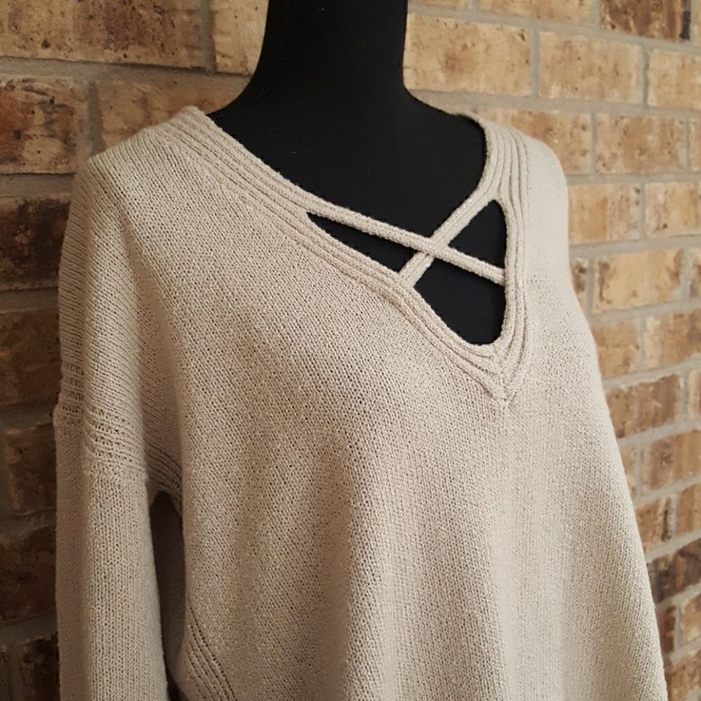 Braeve | Criss Cross Sweater - Picture 2 of 8